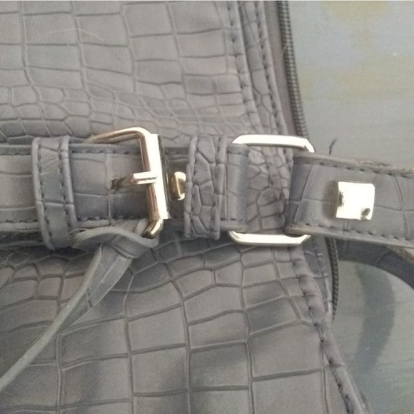 BAG CLEANOUT Pouchee Shoulder Bag - Picture 5 of 7